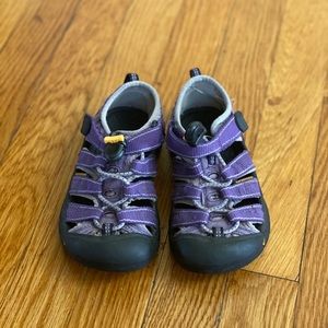 Keen girls purple sandals US 11/EU 29